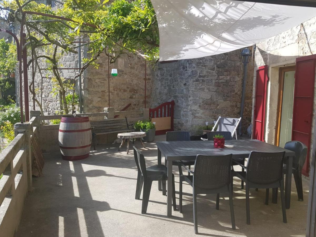 Maison D'Hotes "La Pierre Pointue" Saint-Léons エクステリア 写真