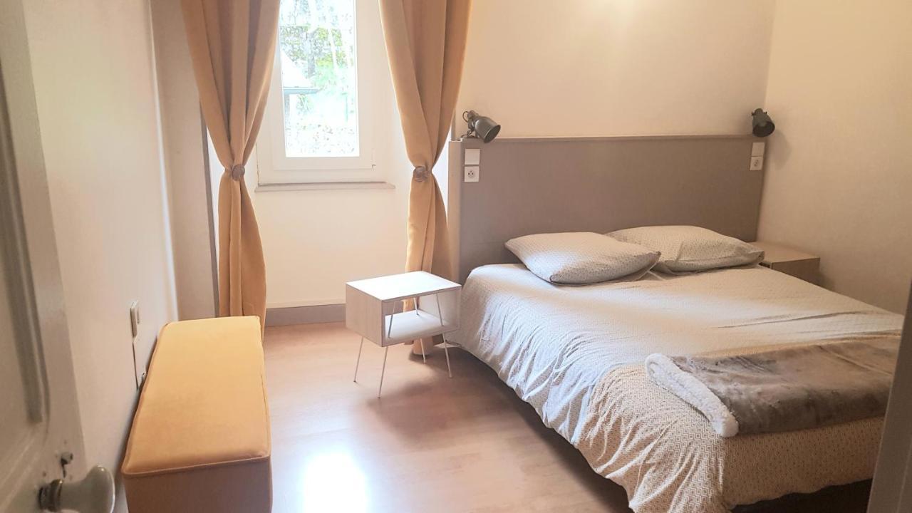 Maison D'Hotes "La Pierre Pointue" Saint-Léons エクステリア 写真