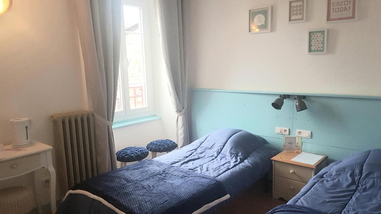 Maison D'Hotes "La Pierre Pointue" Saint-Léons エクステリア 写真